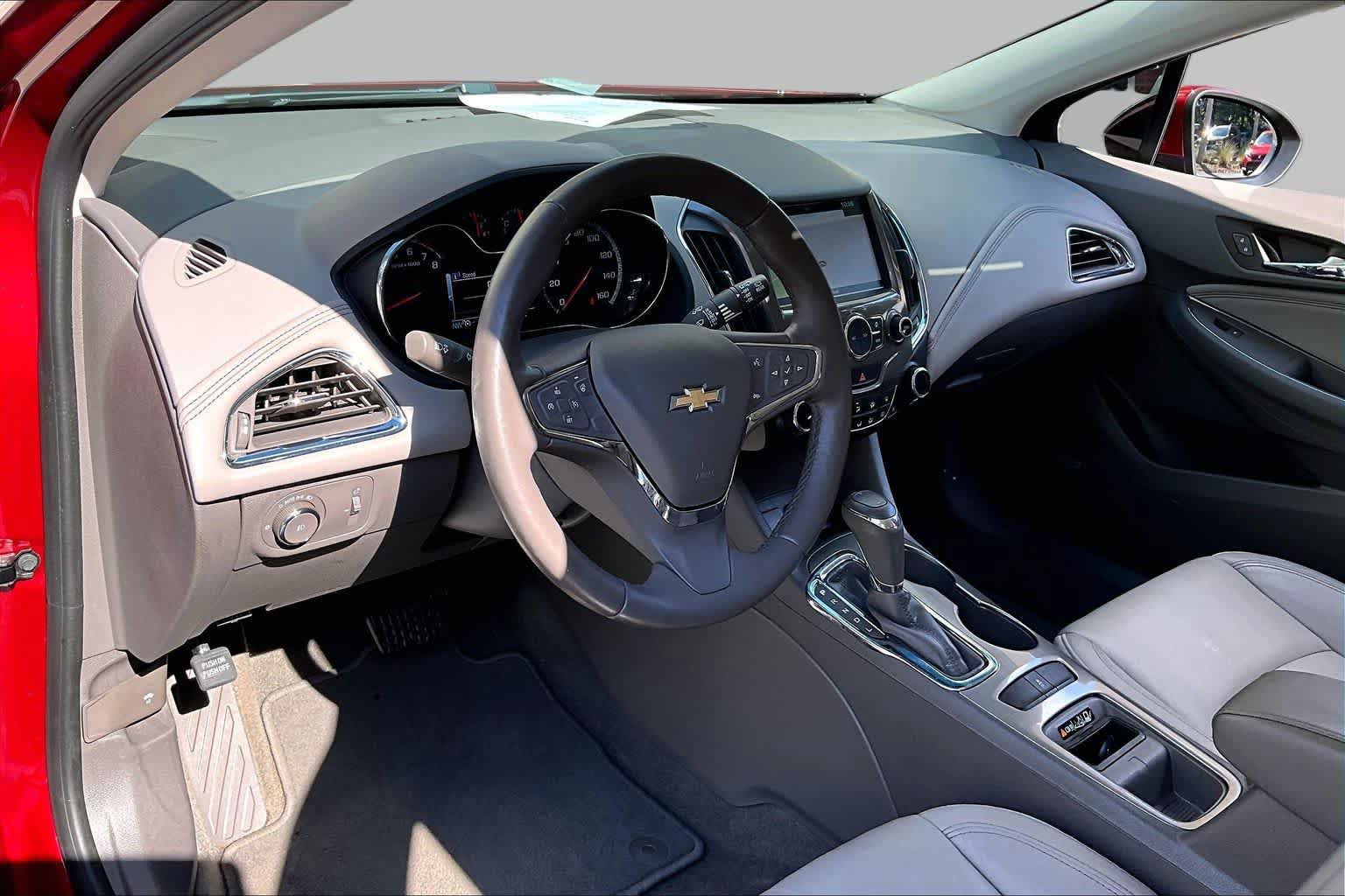 Used 2017 Chevrolet Cruze Premier FWD image 18