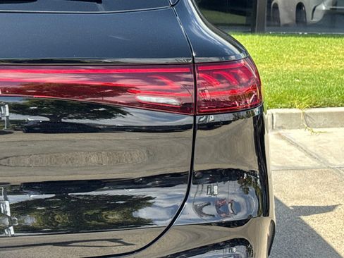 Used 2023 Mercedes-Benz EQS 580 4MATIC SUV image 13