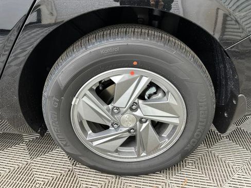 New 2026 Hyundai Elantra SE image 18