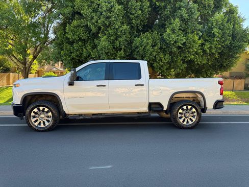 Used 2022 Chevrolet Silverado 2500 Custom w/ Custom Value Package AWD/4WD image 2