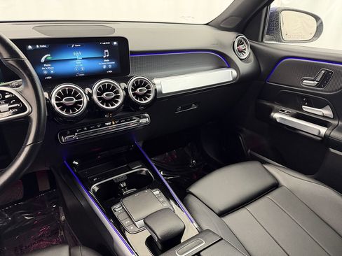Used 2021 Mercedes-Benz GLB 250 4MATIC w/ Premium Package image 16