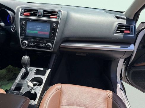 Used 2019 Subaru Outback 2.5i Touring w/ Popular Package #3A AWD/4WD image 10