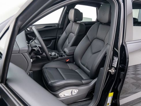 New 2025 Porsche Macan image 5