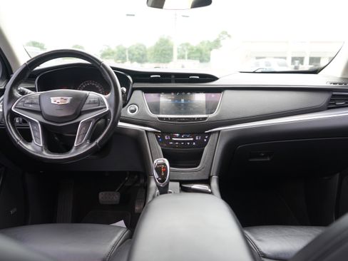 Used 2018 Cadillac XT5 Premium Luxury FWD image 21