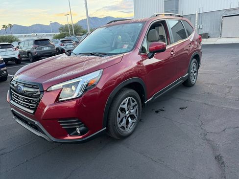 Used 2024 Subaru Forester Premium AWD/4WD image 3