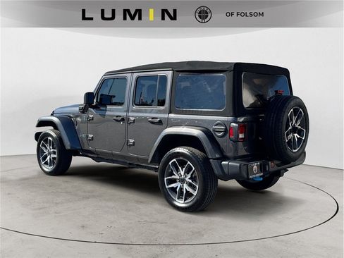Used 2024 Jeep Wrangler Unlimited AWD/4WD image 3