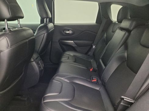 Used 2019 Jeep Cherokee Latitude Plus image 18