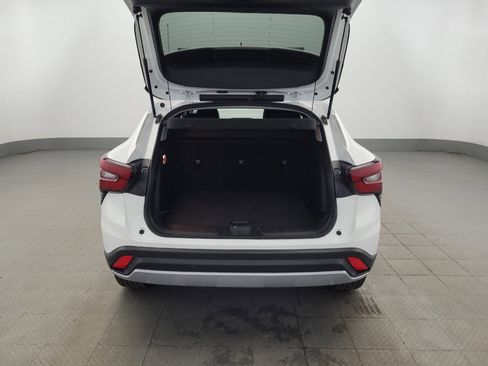 Used 2025 Chevrolet Trax LT FWD image 29