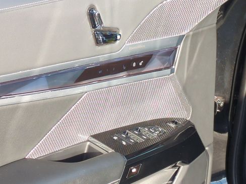 Certified 2023 BMW 740i w/ Parking Assistance Package image 14