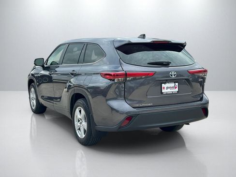 Used 2023 Toyota Highlander LE FWD image 7