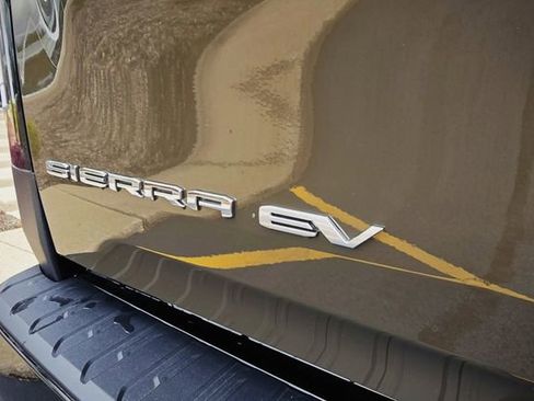 New 2026 GMC Sierra EV Elevation image 31