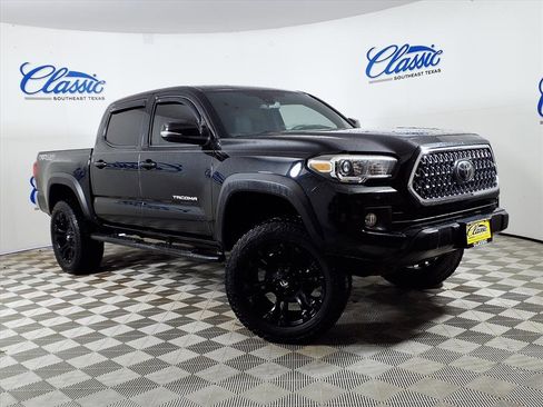 Used 2019 Toyota Tacoma TRD Off-Road image 1