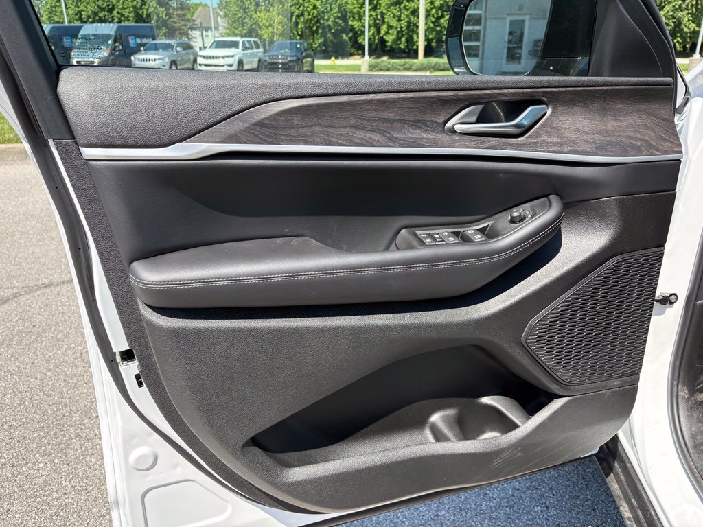 New 2026 Jeep Grand Cherokee Altitude AWD/4WD image 7