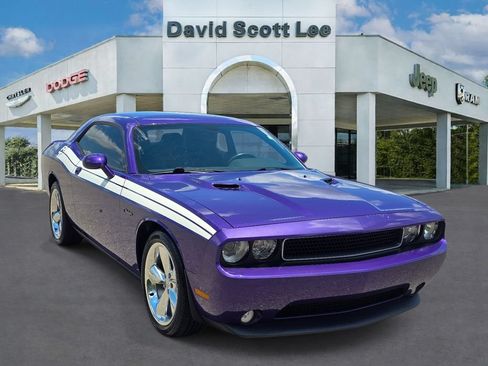Used 2014 Dodge Challenger R/T RWD image 3
