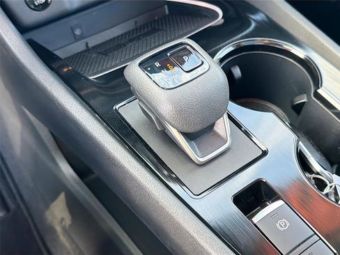 Used 2025 Nissan Rogue SL w/ Tech Package image 19