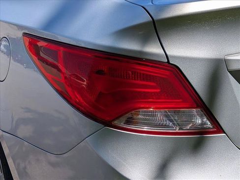 Used 2017 Hyundai Accent SE FWD image 11