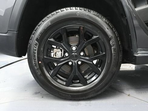Used 2024 Jeep Grand Cherokee Altitude AWD/4WD image 16