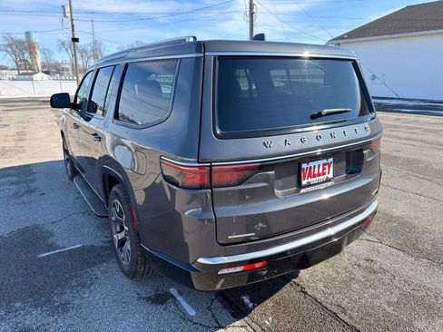 Used 2023 Jeep Wagoneer Series III w/ Preferred Equipment Group image 3