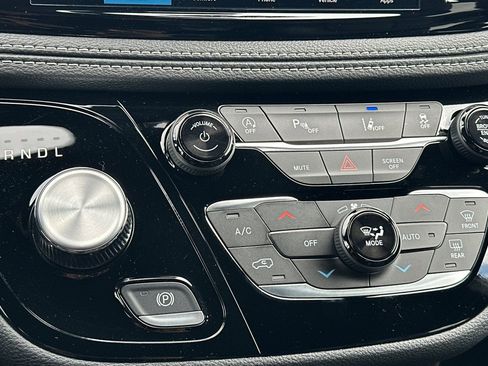 New 2026 Chrysler Pacifica Select image 20