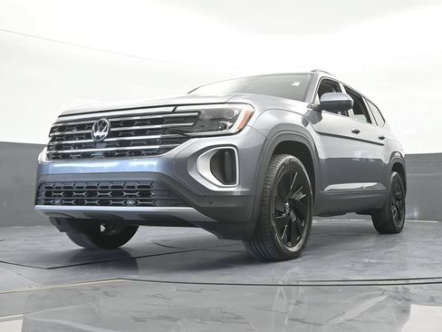 Used 2024 Volkswagen Atlas SE w/ Panoramic Sunroof Package FWD image 56
