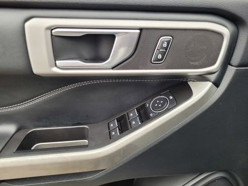 Certified 2022 Ford Explorer XLT w/ Equipment Group 202A image 18