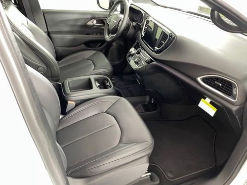 New 2025 Chrysler Voyager LX image 45