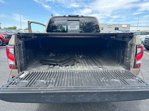 Used 2021 Nissan Titan PRO-4X w/ Pro-4x Convenience Package AWD/4WD image 17