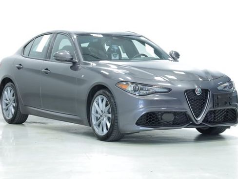 Used 2022 Alfa Romeo Giulia Ti image 3