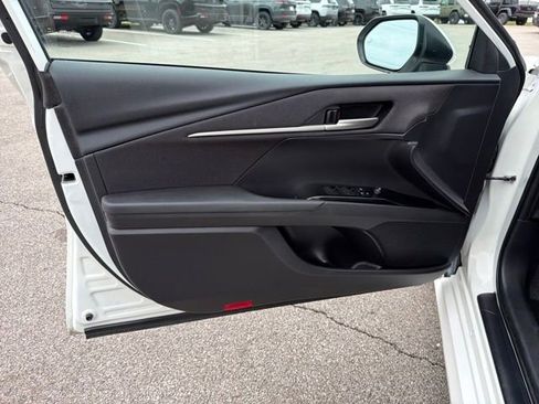 Used 2025 Toyota Camry LE image 19