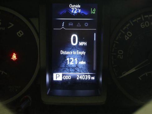 Used 2023 Toyota Tacoma TRD Off-Road w/ Technology Package AWD/4WD image 17
