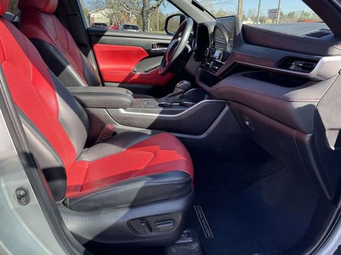 Used 2023 Toyota Highlander XSE image 13