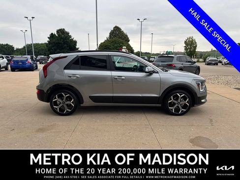 Used 2025 Kia Niro EX Touring FWD image 6