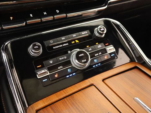 Used 2019 Lincoln Navigator L Reserve AWD/4WD image 8