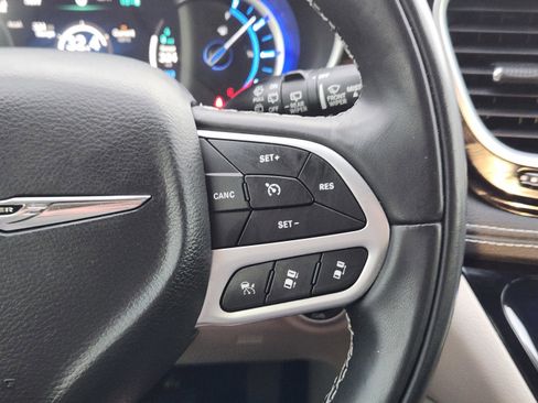 Used 2022 Chrysler Pacifica Limited image 23