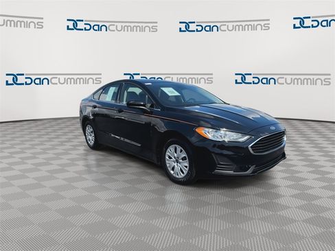 Used 2019 Ford Fusion S image 2