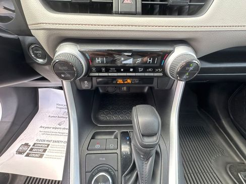 Used 2025 Toyota RAV4 XLE AWD/4WD image 19