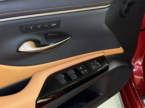 Certified 2024 Lexus ES 350 w/ Premium Package image 23