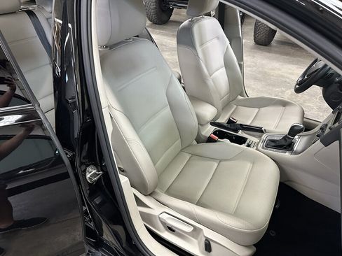 Used 2015 Volkswagen Golf TDI S FWD image 27