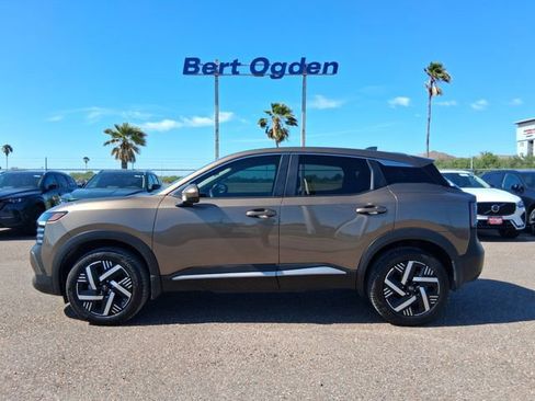 Used 2025 Nissan Kicks SV FWD image 2