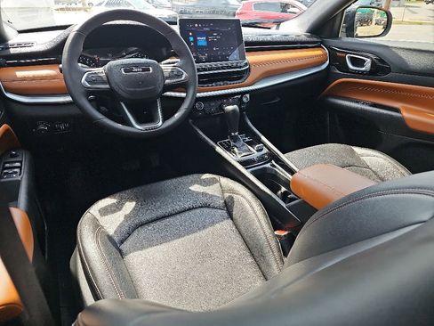 Certified 2024 Jeep Compass Limited AWD/4WD image 16