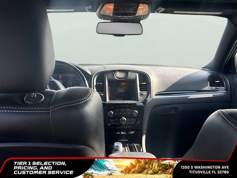 Used 2018 Chrysler 300 S w/ 300S Premium Group RWD image 11