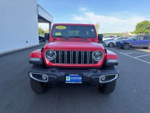 Used 2024 Jeep Wrangler Unlimited Sahara AWD/4WD image 3
