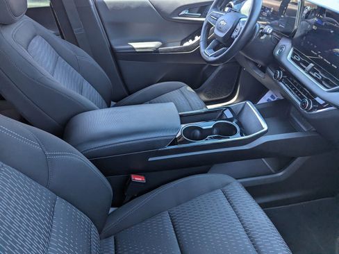 Used 2025 Chevrolet Equinox LT image 11