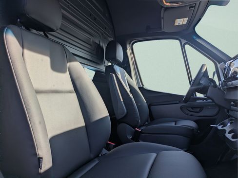 New 2026 Mercedes-Benz Sprinter 2500 image 7