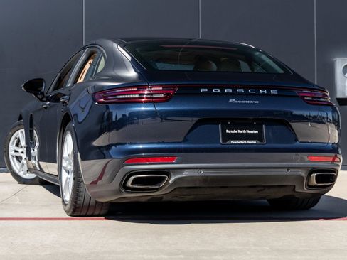 Certified 2018 Porsche Panamera image 3