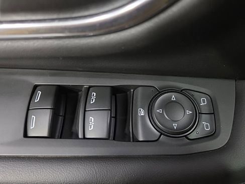 Used 2023 Chevrolet Suburban LS image 31