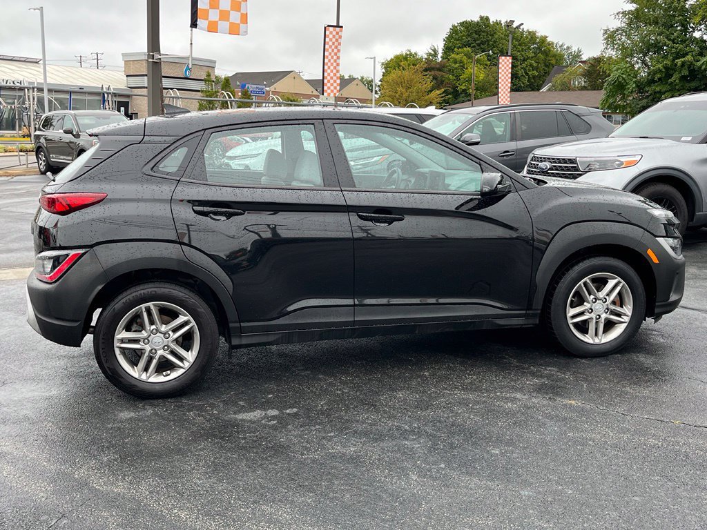 Used 2023 Hyundai Kona SE w/ Cargo Package FWD image 12