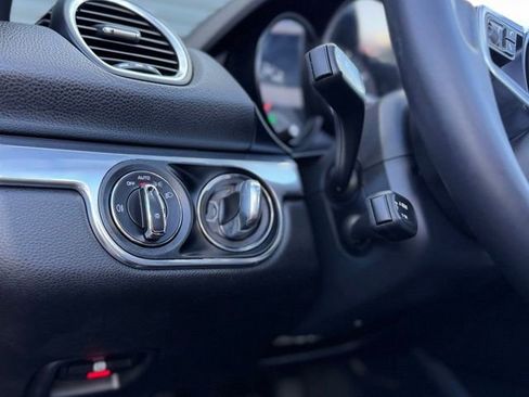 Used 2022 Porsche 718 Boxster RWD image 16