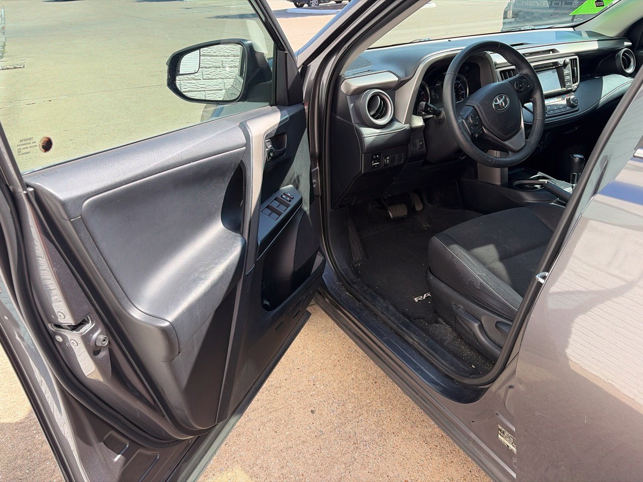 Used 2016 Toyota RAV4 XLE FWD image 9