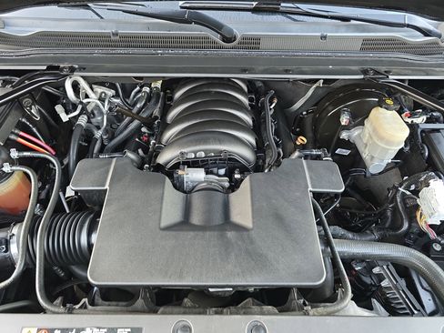 Used 2019 Chevrolet Suburban LT image 31